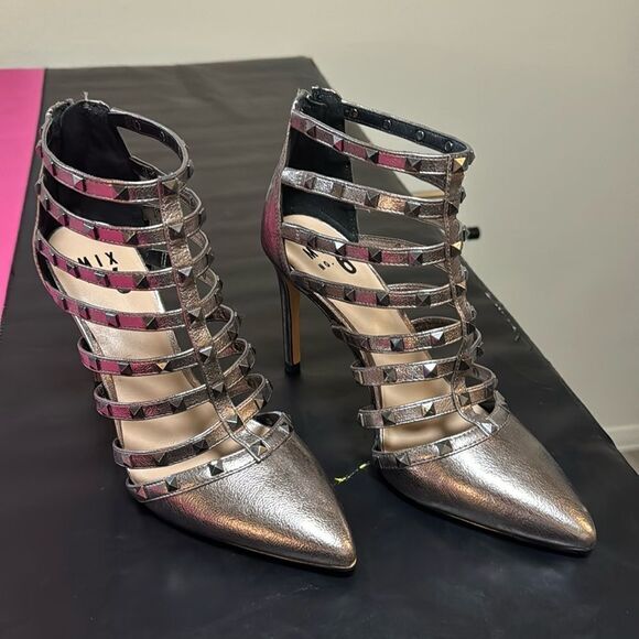 Mix No. 6 heels. Size 8M. NWTs. Metallic in color. 3.5” heels. - Picture 1 of 8